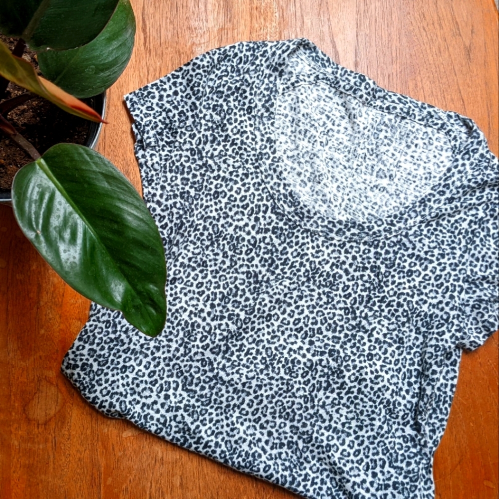 Banana Republic Leopard Print Crewneck T-Shirt Size S